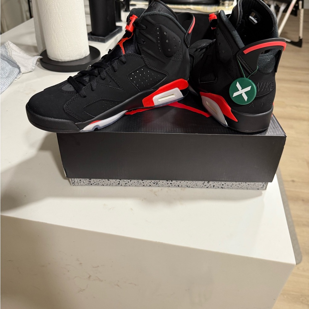 Jordan 6 Retro
Black Infrared (2019)